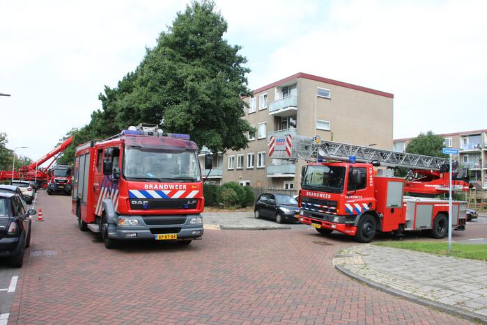 Kraan ingezet om persoon uit woning te halen