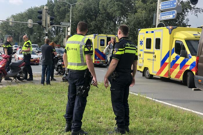 Meerdere gewonden bij ongeval met scooters en bestelbus
