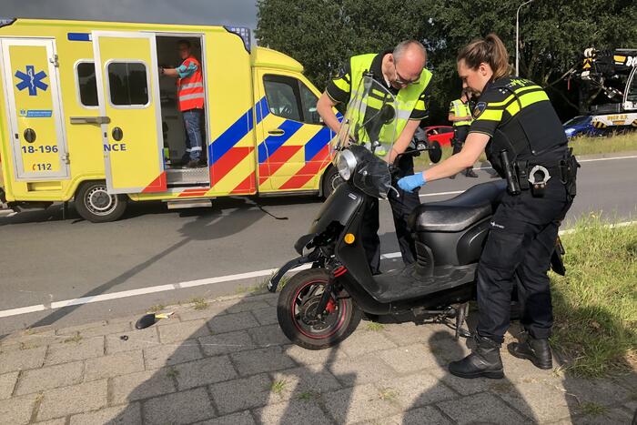 Meerdere gewonden bij ongeval met scooters en bestelbus