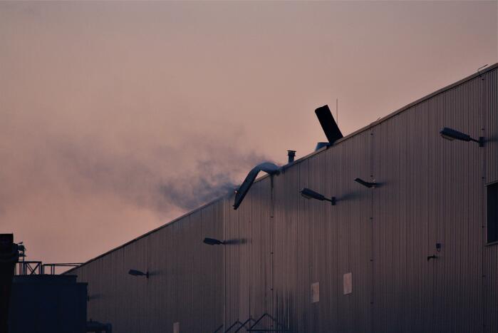 Grote uitslaande brand bij Extrusie fabriek