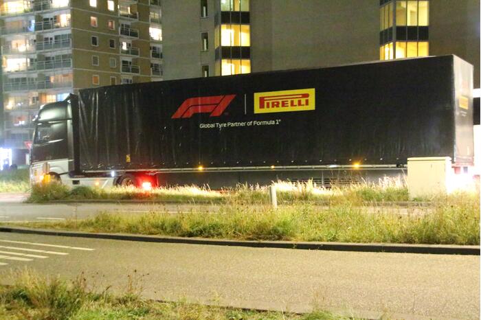 F1-teams en wagens arriveren op Zandvoort