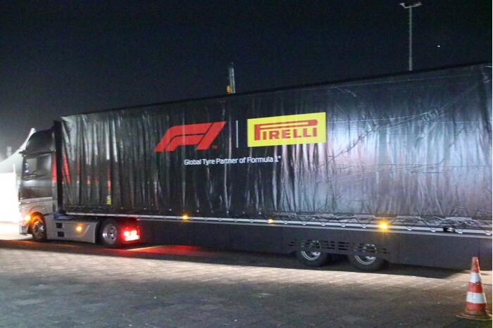 F1-teams en wagens arriveren op Zandvoort