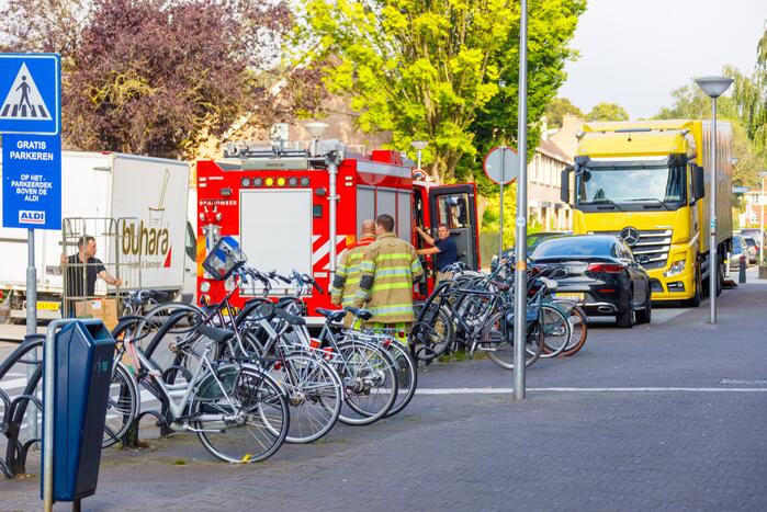 Dakdekkers zetten pand informatiewinkel Indebuurt033 vol rook