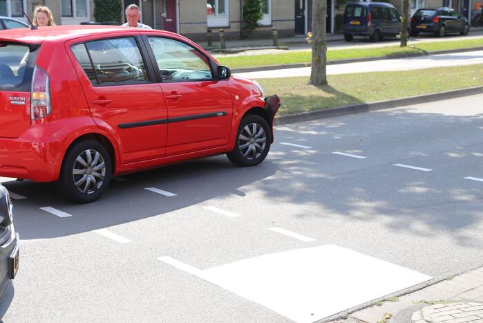 Auto botst op scootmobiel