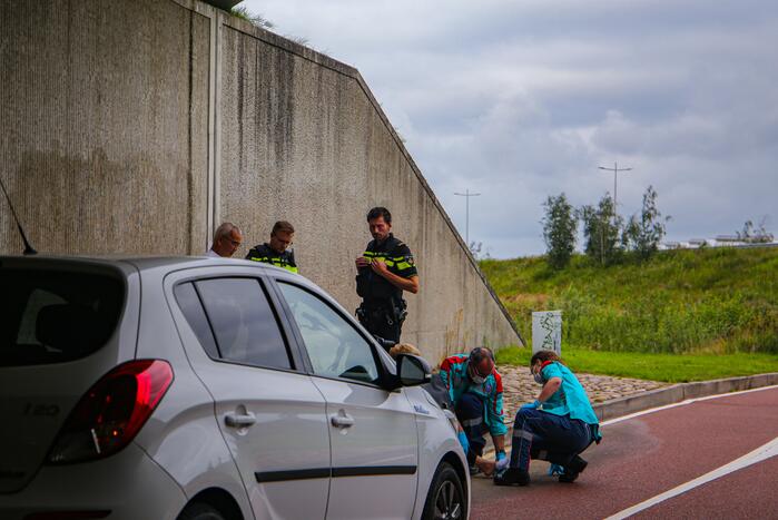 Scooterrijder slaat op de vlucht na aanrijding