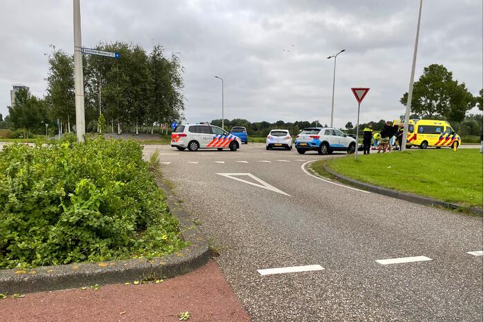 Motorrijder gewond bij botsing op rotonde