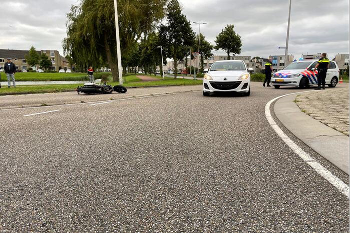 Motorrijder gewond bij botsing op rotonde