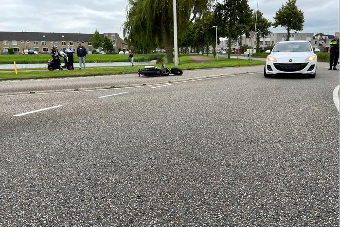 Motorrijder gewond bij botsing op rotonde