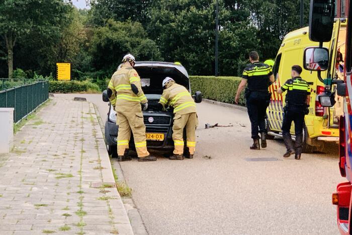 Veel schade bij botsing tussen twee auto's