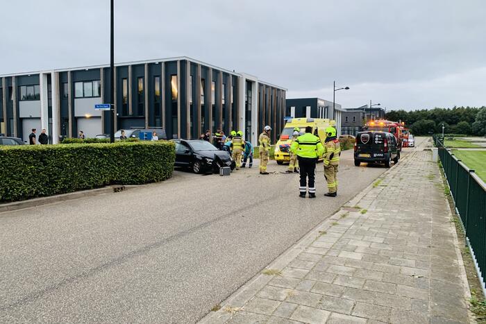 Veel schade bij botsing tussen twee auto's