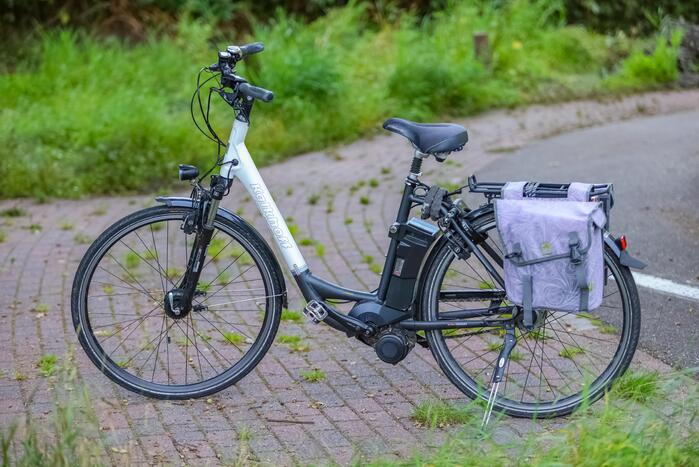 Twee fietsers met elkaar in botsing