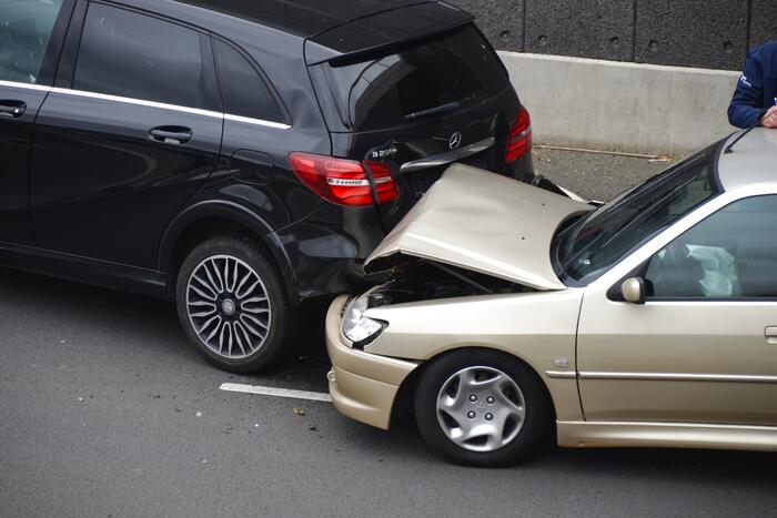 Flinke schade bij botsing M C Escher Akwaduct
