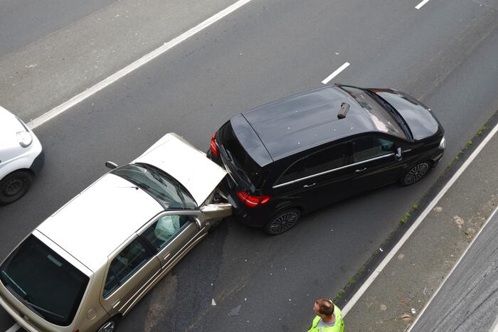 Flinke schade bij botsing M C Escher Akwaduct