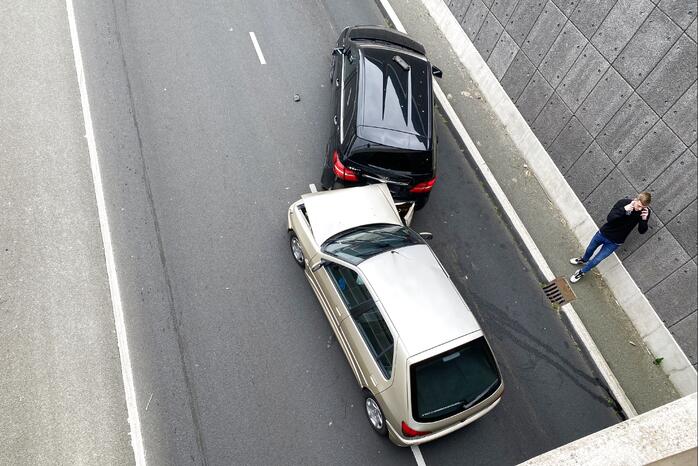 Flinke schade bij botsing M C Escher Akwaduct