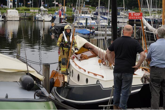 Brand op zeilboot snel onder controle
