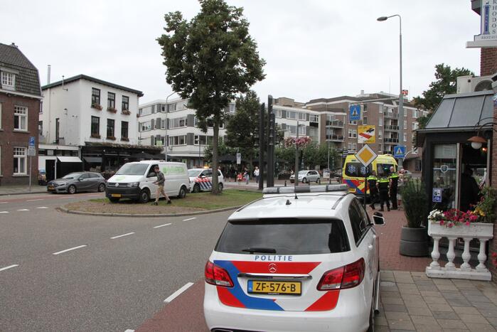Vrouw gewond bij botsing met bestelbus