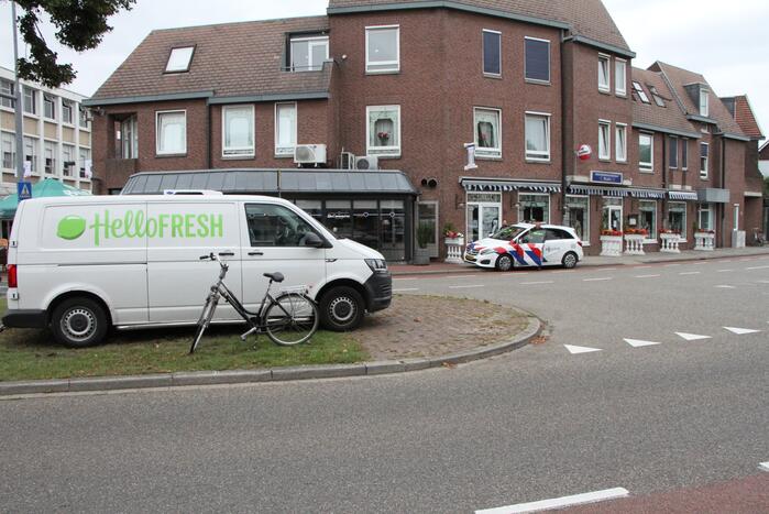 Vrouw gewond bij botsing met bestelbus