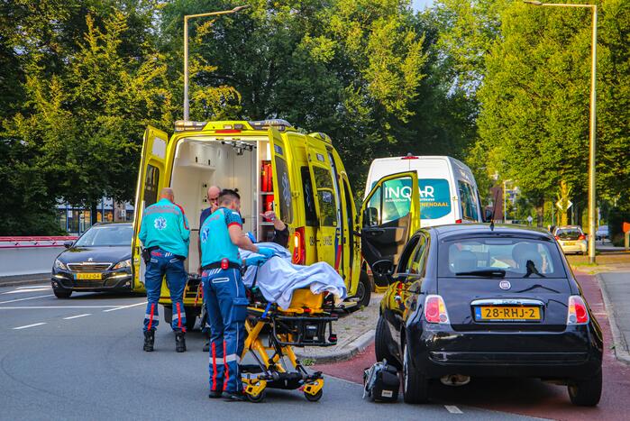 Bestelbus en personenwagen betrokken bij botsing