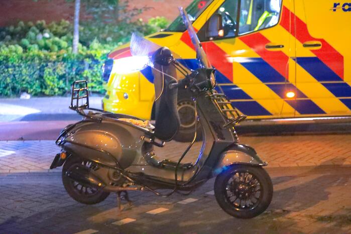 Scooterrijdster en passagier gewond door ongeval