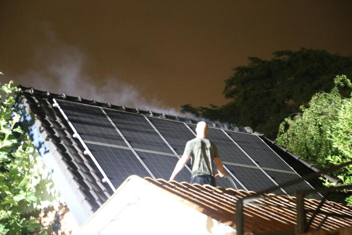 Politie doet onderzoek naar oorzaak brand garage