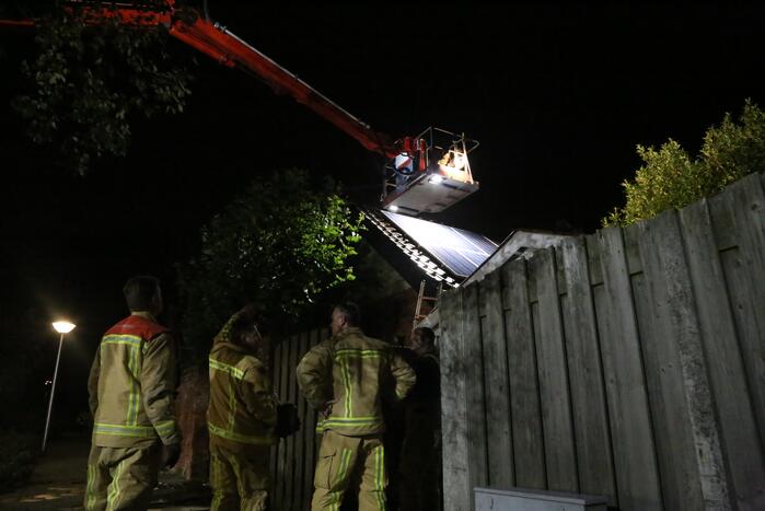 Politie doet onderzoek naar oorzaak brand garage