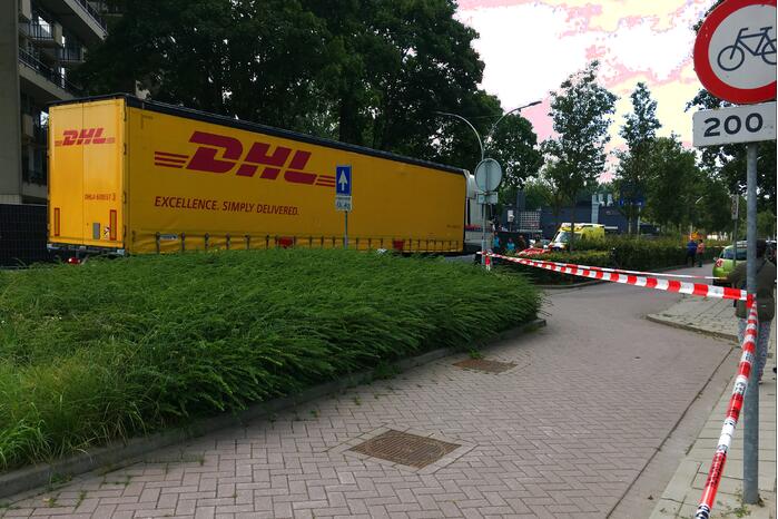 Fietser ernstig gewond bij ongeluk met vrachtauto