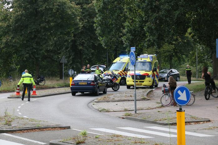 Motorrijder gaat met Harley-Davidson onderuit
