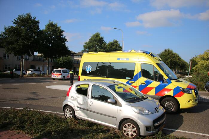 Scooterrijder gewond bij aanrijding met auto