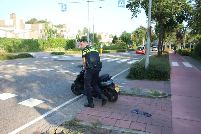 Scooterrijder gewond bij aanrijding met auto