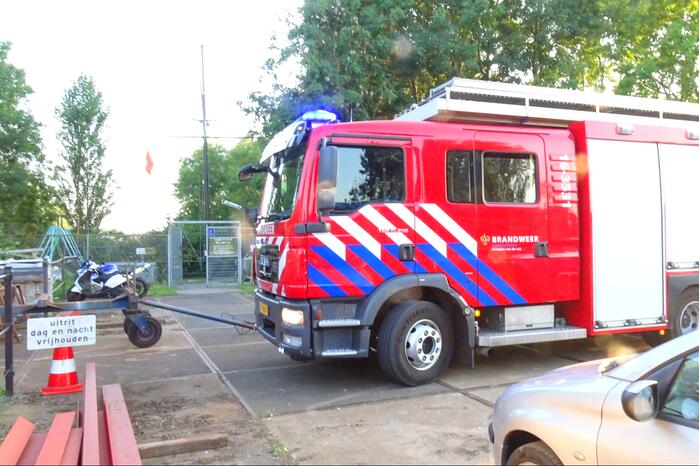 Man loopt brandwonden op aan boord