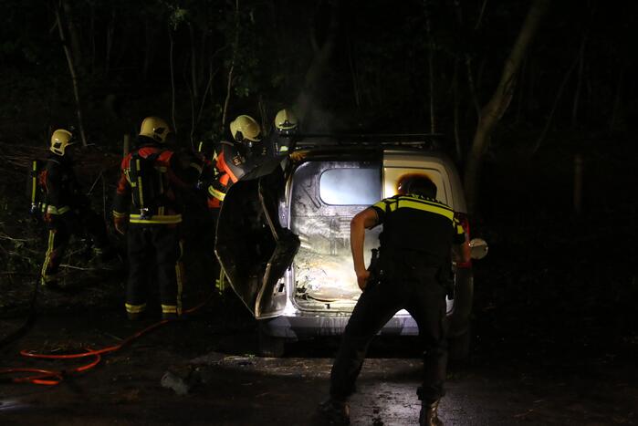 Voertuig verwoest door brandstichting