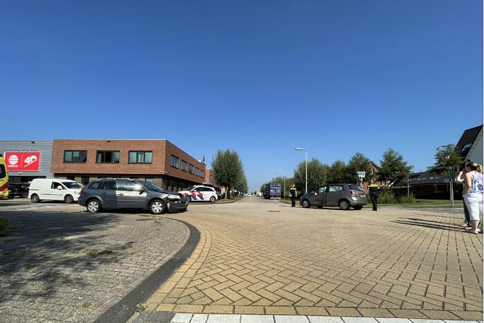 Auto's in botsing op kruising