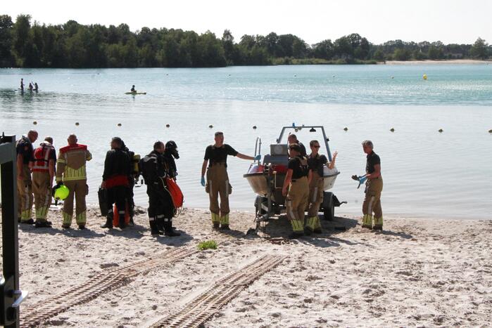 Grote zoekactie naar persoon in water Dagstrand Het Blauwe Meertje