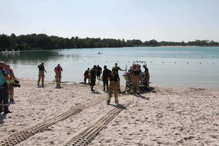 Grote zoekactie naar persoon in water Dagstrand Het Blauwe Meertje