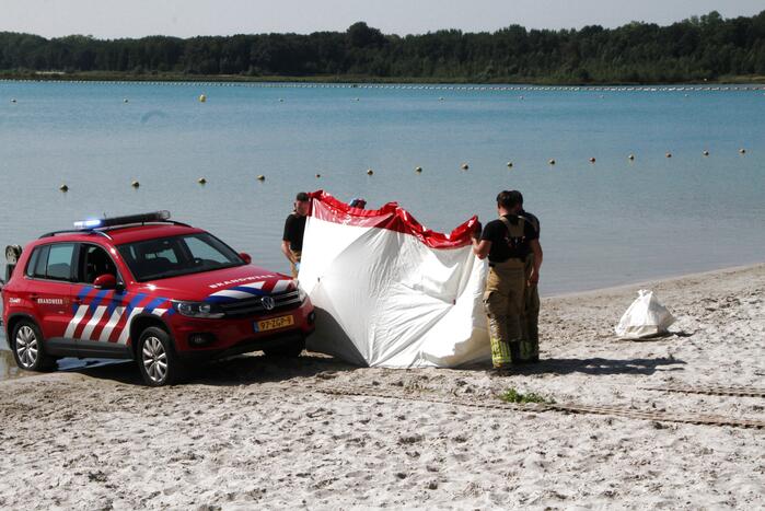 Grote zoekactie naar persoon in water Dagstrand Het Blauwe Meertje