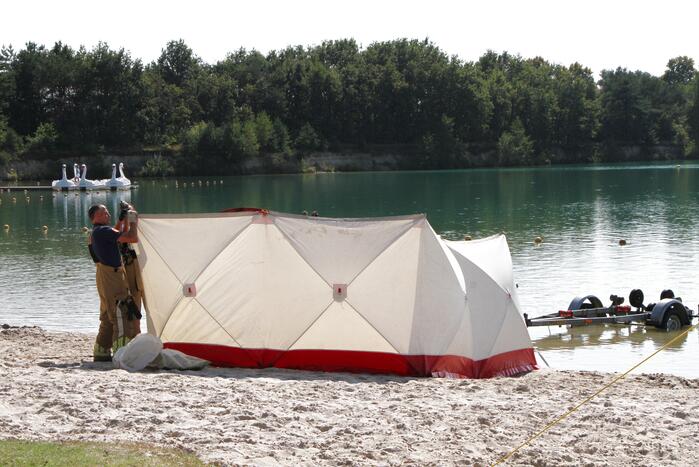 Grote zoekactie naar persoon in water Dagstrand Het Blauwe Meertje