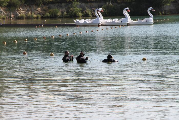 Grote zoekactie naar persoon in water Dagstrand Het Blauwe Meertje