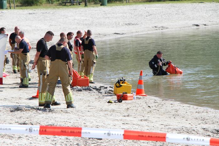 Grote zoekactie naar persoon in water Dagstrand Het Blauwe Meertje