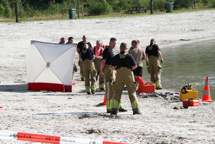 Grote zoekactie naar persoon in water Dagstrand Het Blauwe Meertje