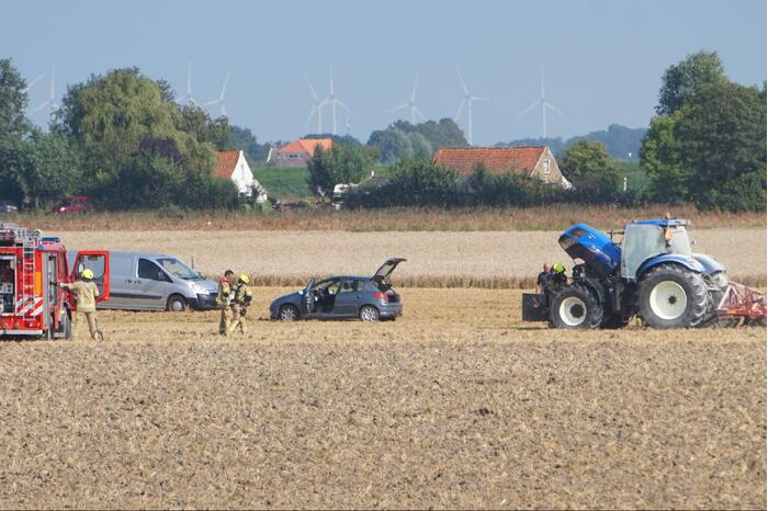 Enorme rookwolken bij brand in tractor