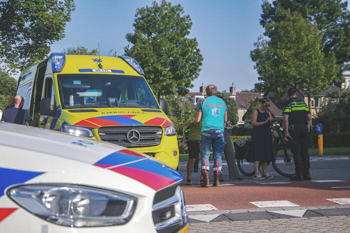 Fietsster gewond bij botsing met auto