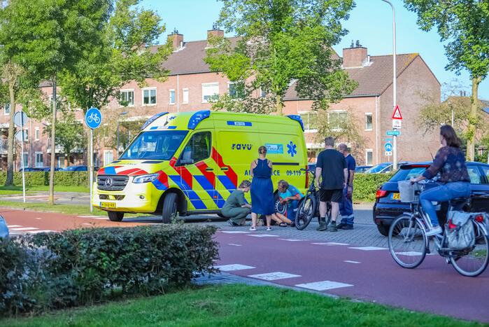 Fietsster gewond bij botsing met auto