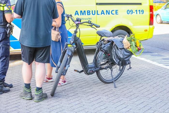Fietsster gewond bij botsing met auto