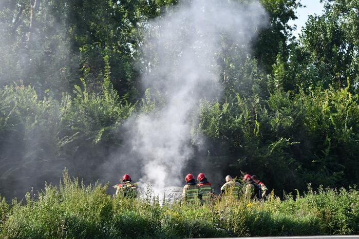 Enorme rookwolken bij brand op snelweg
