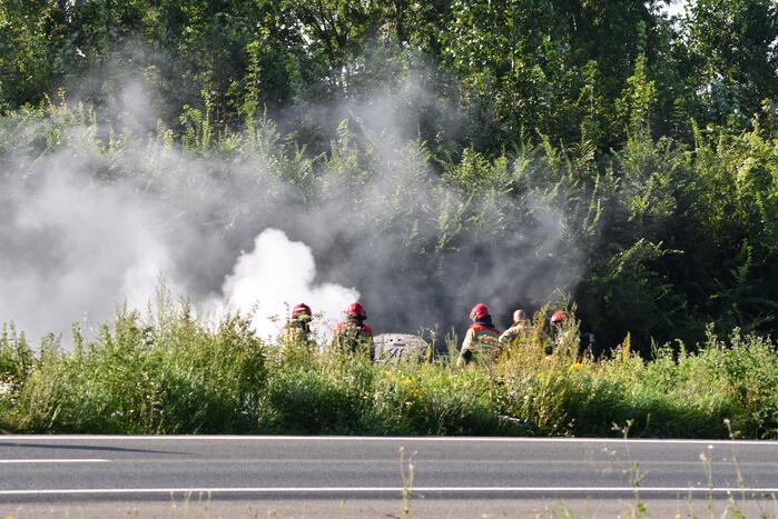 Enorme rookwolken bij brand op snelweg