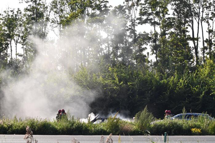 Enorme rookwolken bij brand op snelweg
