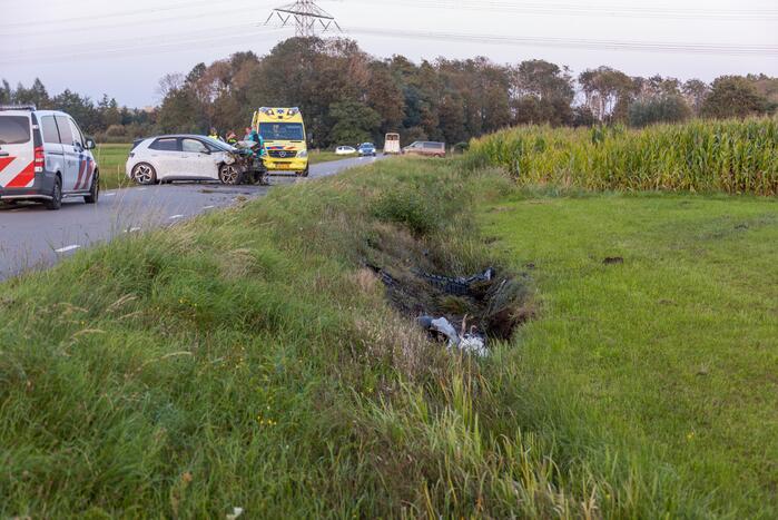 Auto vliegt meters weiland in