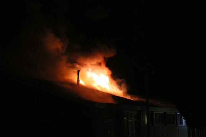 Uitslaande brand in loods