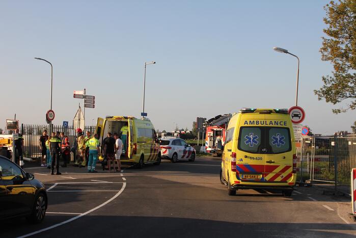 Boot vaart tegen kabel van veerpont en slaat om