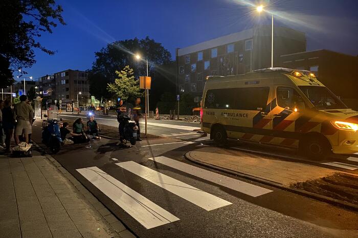 Vrouw gewond bij scooterongeval
